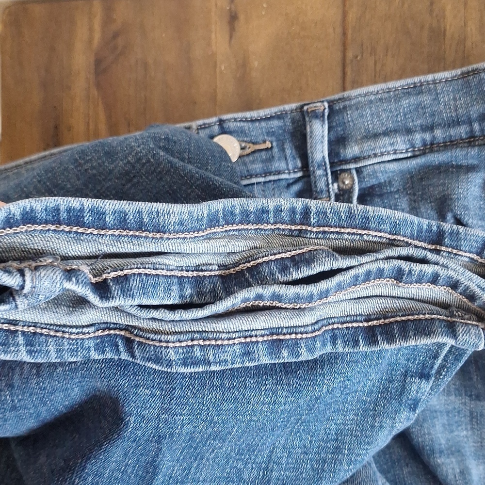 Lucky Brand Mid Rise Boot Jeans 12/31R Medium Wash 32" Inseam EUC - Picture 9 of 10